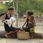 Augusta Soares as Teresa & Irim Tolentino as Beatriz in 'A Guerra da Beatriz'